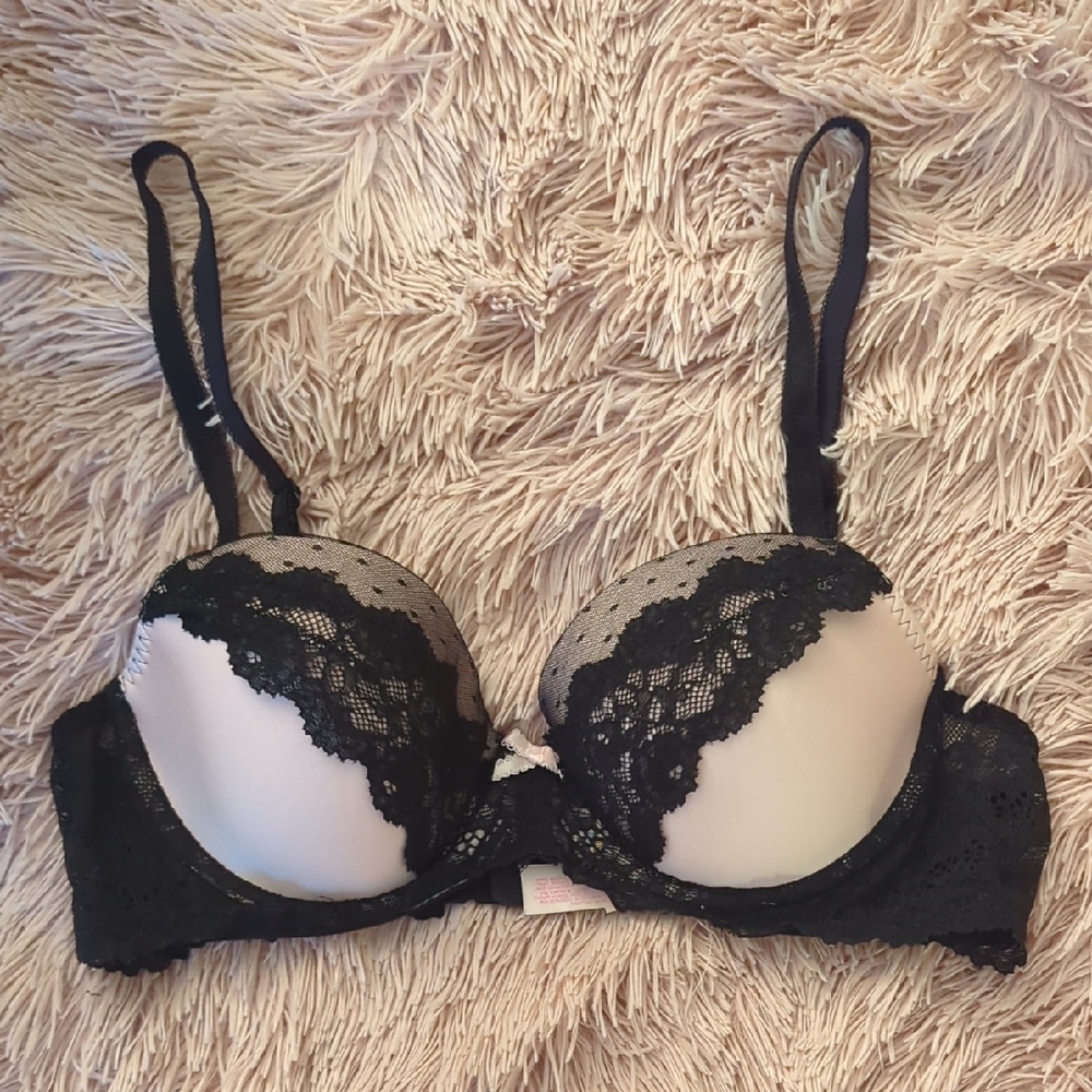 Victoria's Secret Black and Cream Lace Bra